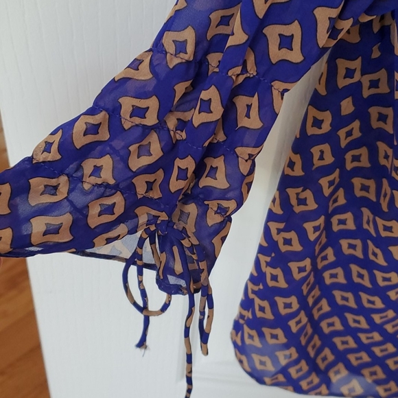 Beautiful sheer blouse size L - Picture 3 of 5